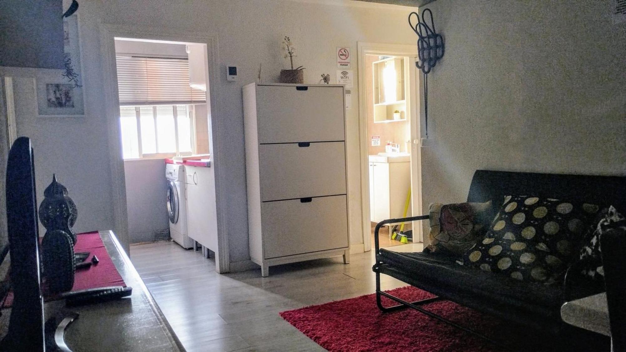 1 Y Salon Con Sofa Cama Bien Comunicado Con El Centro Siviglia